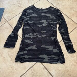 Lucky Brand Black and Gray Camo 3/4 Sleeve Tee
